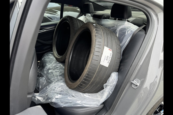BMW 5 Serie 520i High Executive M pakket | Camera | 19 Inch Lichtmetalen Velgen | Navigatie | Stoelverwarming