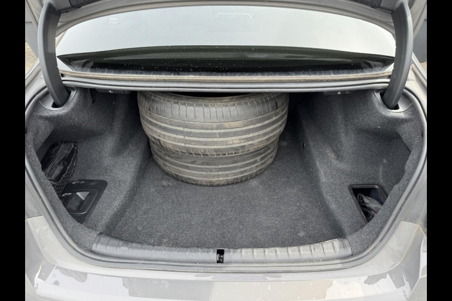 BMW 5 Serie 520i High Executive M pakket | Camera | 19 Inch Lichtmetalen Velgen | Navigatie | Stoelverwarming