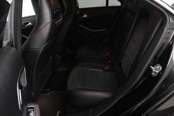 Mercedes-Benz CLA-Klasse 180 Business Solution AMG Upgrade Edition (ACHTERUITRIJCAMERA, NAVIGATIE, STOELVERWARMING, CRUISE)