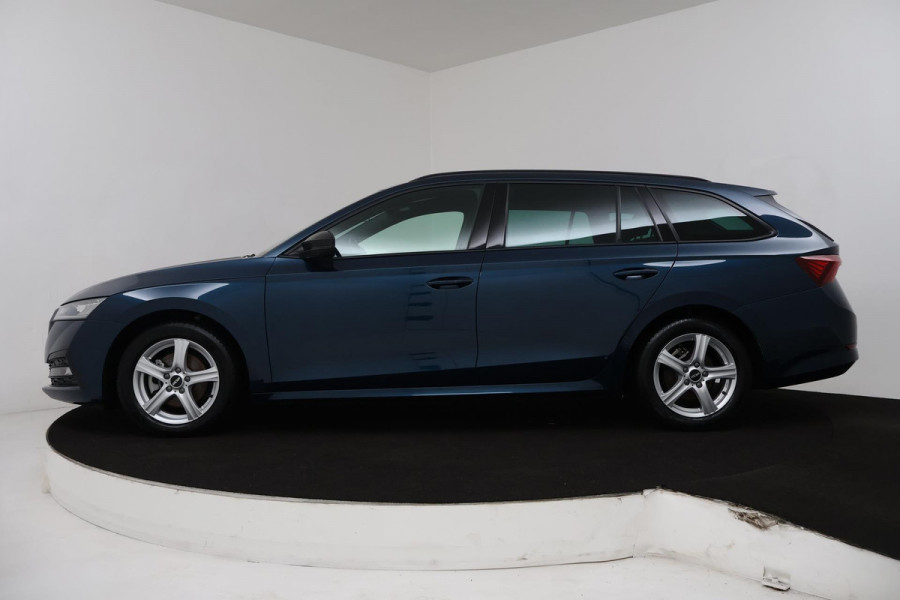 Škoda Octavia Combi 1.0 e-TSI Sport Business (PARKEERSENSOREN, TREKHAAK, CRUISE, STUURVERWARMING, NAVIGATIE, SFEERVERLICHTING)