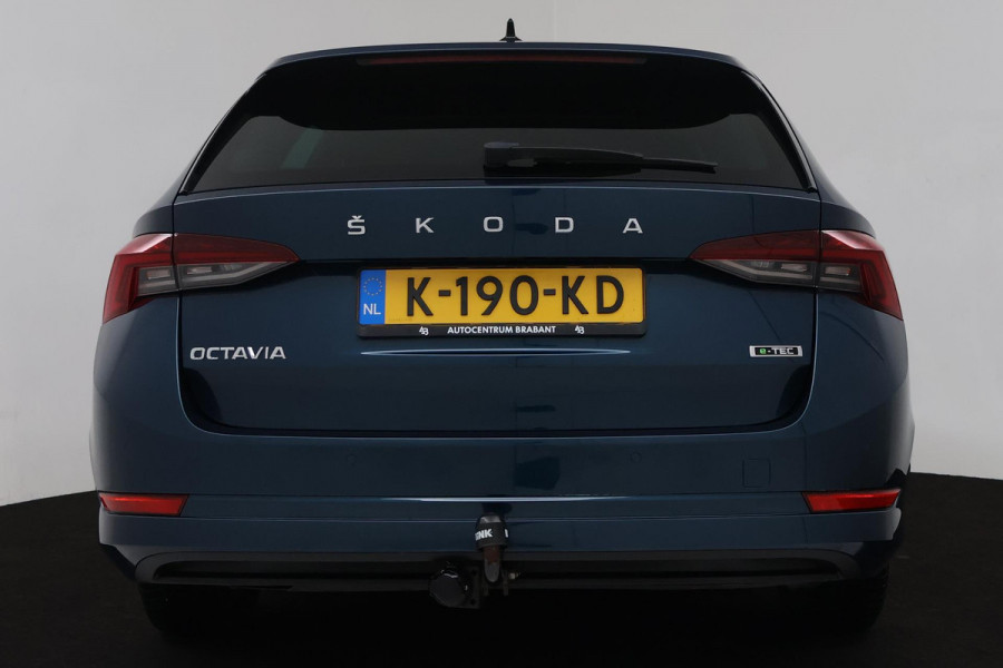 Škoda Octavia Combi 1.0 e-TSI Sport Business (PARKEERSENSOREN, TREKHAAK, CRUISE, STUURVERWARMING, NAVIGATIE, SFEERVERLICHTING)