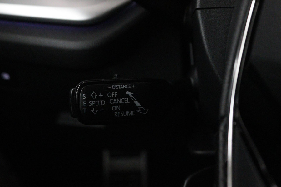 Škoda Octavia Combi 1.0 e-TSI Sport Business (PARKEERSENSOREN, TREKHAAK, CRUISE, STUURVERWARMING, NAVIGATIE, SFEERVERLICHTING)