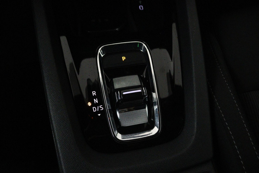 Škoda Octavia Combi 1.0 e-TSI Sport Business (PARKEERSENSOREN, TREKHAAK, CRUISE, STUURVERWARMING, NAVIGATIE, SFEERVERLICHTING)