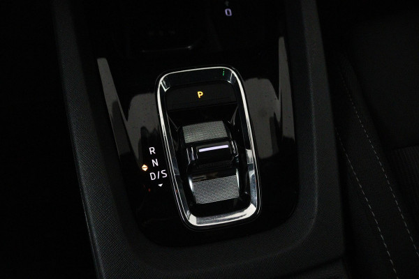 Škoda Octavia Combi 1.0 e-TSI Sport Business (PARKEERSENSOREN, TREKHAAK, CRUISE, STUURVERWARMING, NAVIGATIE, SFEERVERLICHTING)