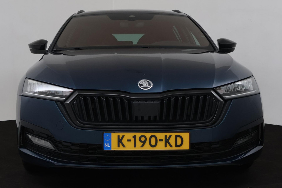 Škoda Octavia Combi 1.0 e-TSI Sport Business (PARKEERSENSOREN, TREKHAAK, CRUISE, STUURVERWARMING, NAVIGATIE, SFEERVERLICHTING)