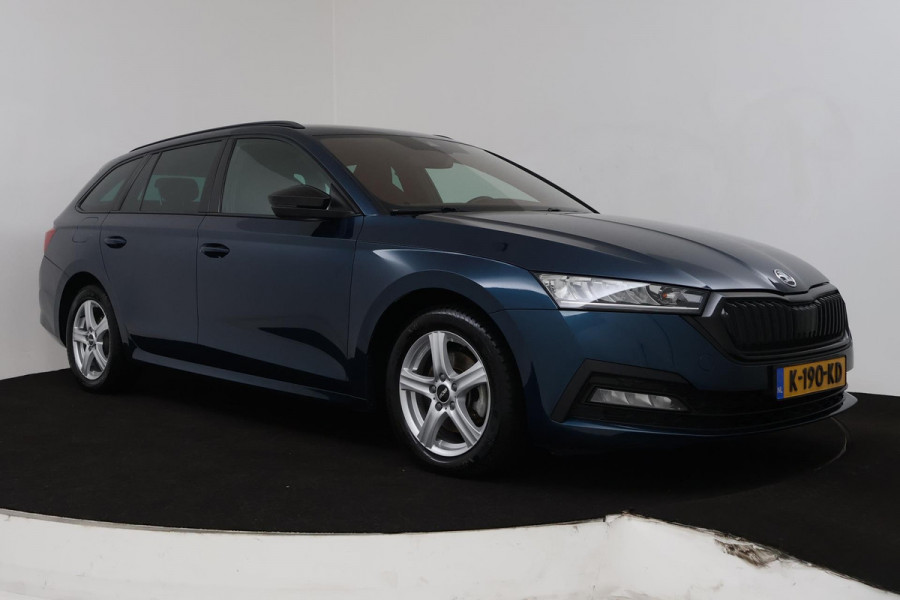 Škoda Octavia Combi 1.0 e-TSI Sport Business (PARKEERSENSOREN, TREKHAAK, CRUISE, STUURVERWARMING, NAVIGATIE, SFEERVERLICHTING)