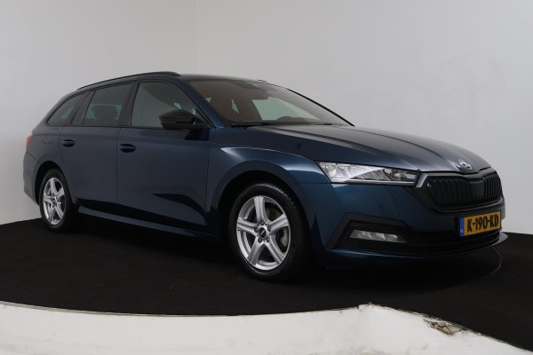 Škoda Octavia Combi 1.0 e-TSI Sport Business (PARKEERSENSOREN, TREKHAAK, CRUISE, STUURVERWARMING, NAVIGATIE, SFEERVERLICHTING)