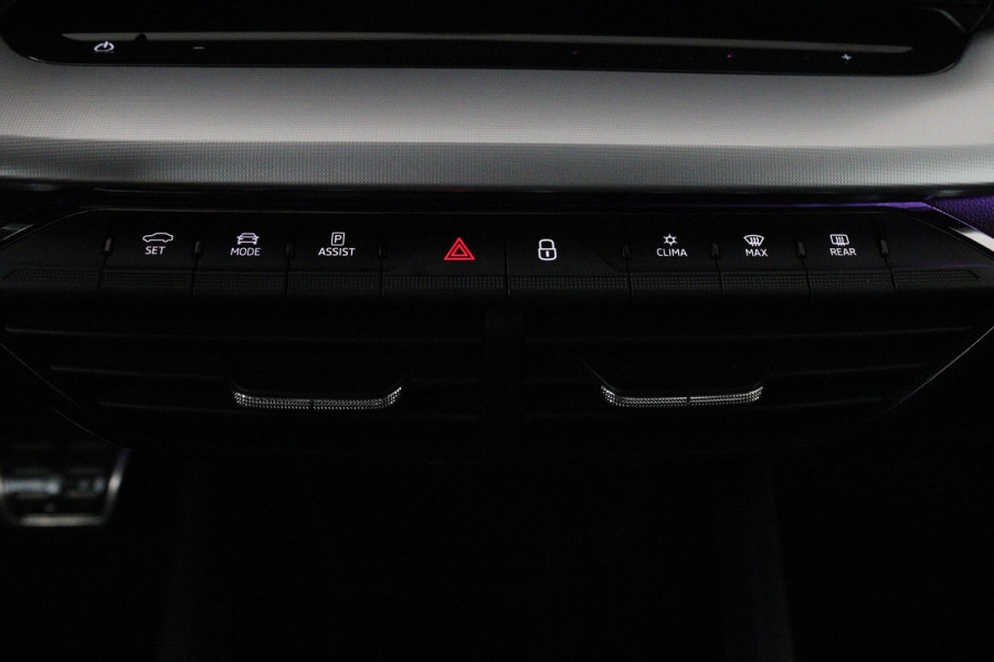 Škoda Octavia Combi 1.0 e-TSI Sport Business (PARKEERSENSOREN, TREKHAAK, CRUISE, STUURVERWARMING, NAVIGATIE, SFEERVERLICHTING)