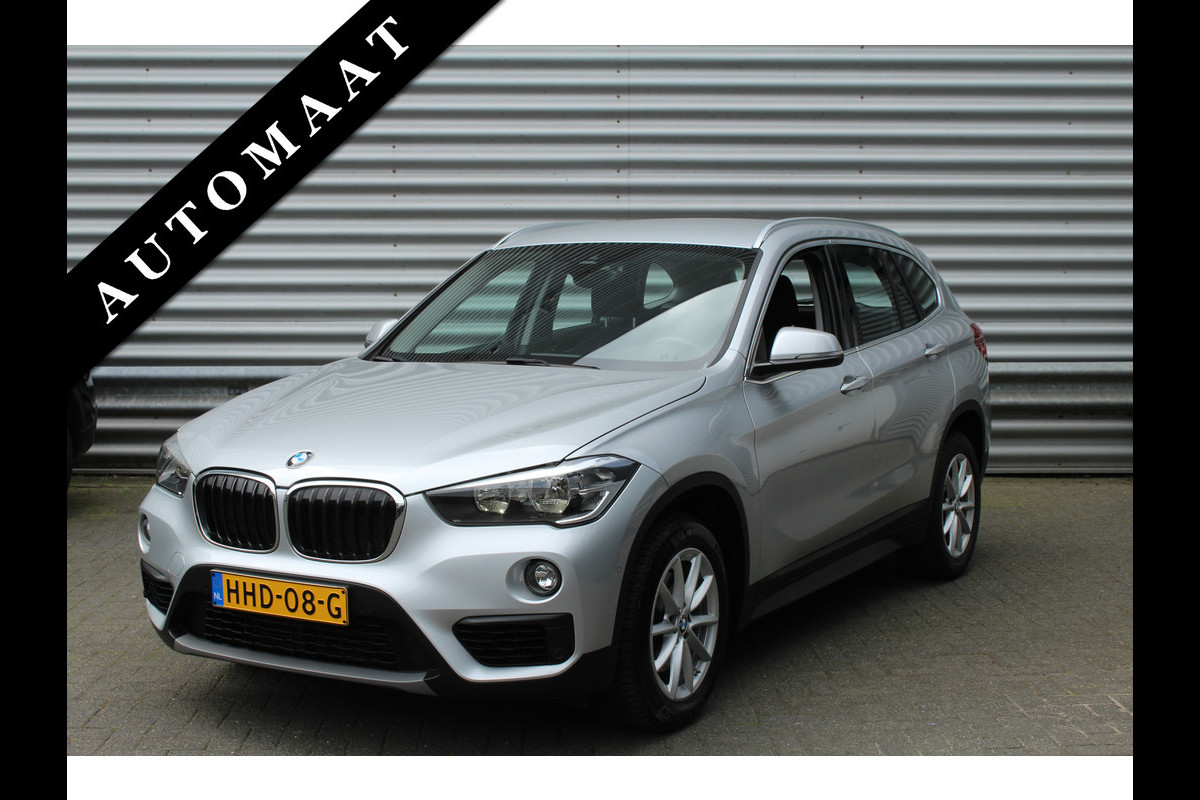 BMW X1 sDrive18i 141pk AUTOMAAT NL-Auto NAP 74.942km Clima Cruise Navi Camera HUD Keyless El. Klep 17"LMV BMW X1 sDrive18i 141pk AUTOMAAT NL-Auto NAP 74.942km Clima Cruise Navi Camera HUD Keyless El. Klep 17"LMV