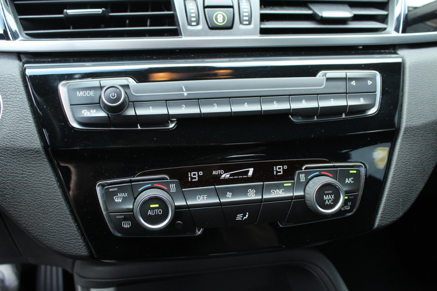BMW X1 sDrive18i 141pk AUTOMAAT NL-Auto NAP 74.942km Clima Cruise Navi Camera HUD Keyless El. Klep 17"LMV