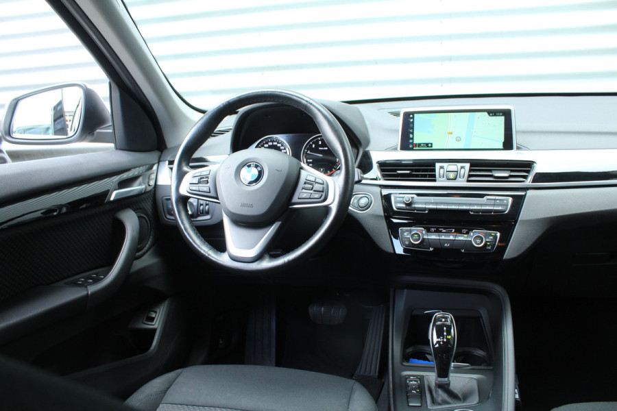 BMW X1 sDrive18i 141pk AUTOMAAT NL-Auto NAP 74.942km Clima Cruise Navi Camera HUD Keyless El. Klep 17"LMV