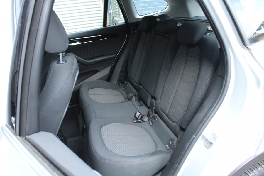 BMW X1 sDrive18i 141pk AUTOMAAT NL-Auto NAP 74.942km Clima Cruise Navi Camera HUD Keyless El. Klep 17"LMV