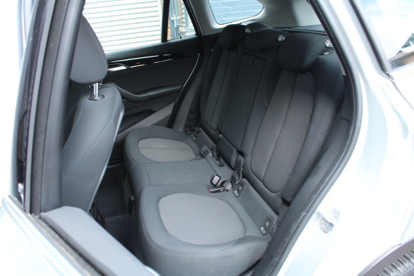 BMW X1 sDrive18i 141pk AUTOMAAT NL-Auto NAP 74.942km Clima Cruise Navi Camera HUD Keyless El. Klep 17"LMV