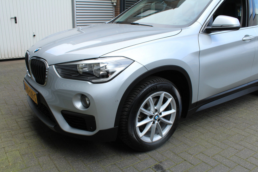 BMW X1 sDrive18i 141pk AUTOMAAT NL-Auto NAP 74.942km Clima Cruise Navi Camera HUD Keyless El. Klep 17"LMV