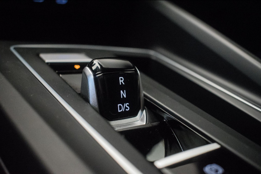 Volkswagen Golf 1.0 eTSI Life Automaat ORG NL [ Sfeerverlichting Full LED Virtual Carplay Adaptive Cruise Parkeersensoren ]