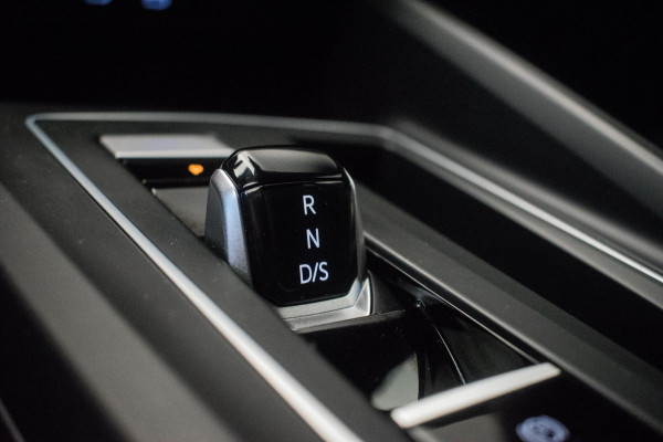Volkswagen Golf 1.0 eTSI Life Automaat ORG NL [ Sfeerverlichting Full LED Virtual Carplay Adaptive Cruise Parkeersensoren ]