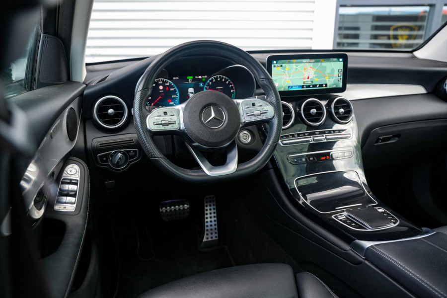 Mercedes-Benz GLC 300e 4MATIC AMG Panoramadak Leer Cruise Clima Stoelverw. DAB+ 19''LM