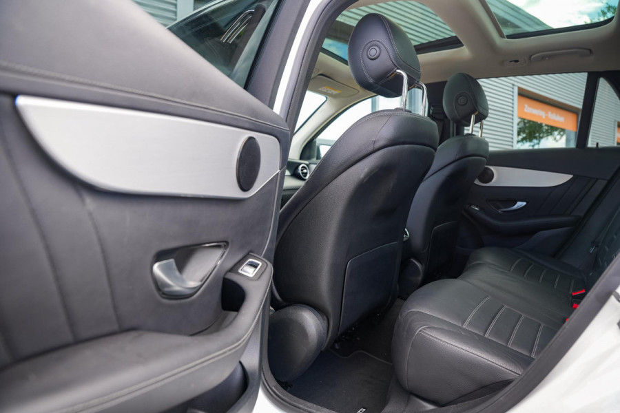 Mercedes-Benz GLC 300e 4MATIC AMG Panoramadak Leer Cruise Clima Stoelverw. DAB+ 19''LM