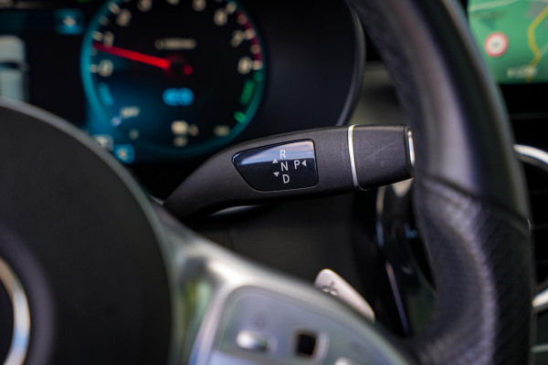 Mercedes-Benz GLC 300e 4MATIC AMG Panoramadak Leer Cruise Clima Stoelverw. DAB+ 19''LM