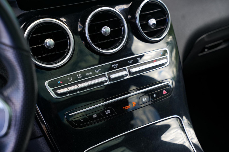 Mercedes-Benz GLC 300e 4MATIC AMG Panoramadak Leer Cruise Clima Stoelverw. DAB+ 19''LM