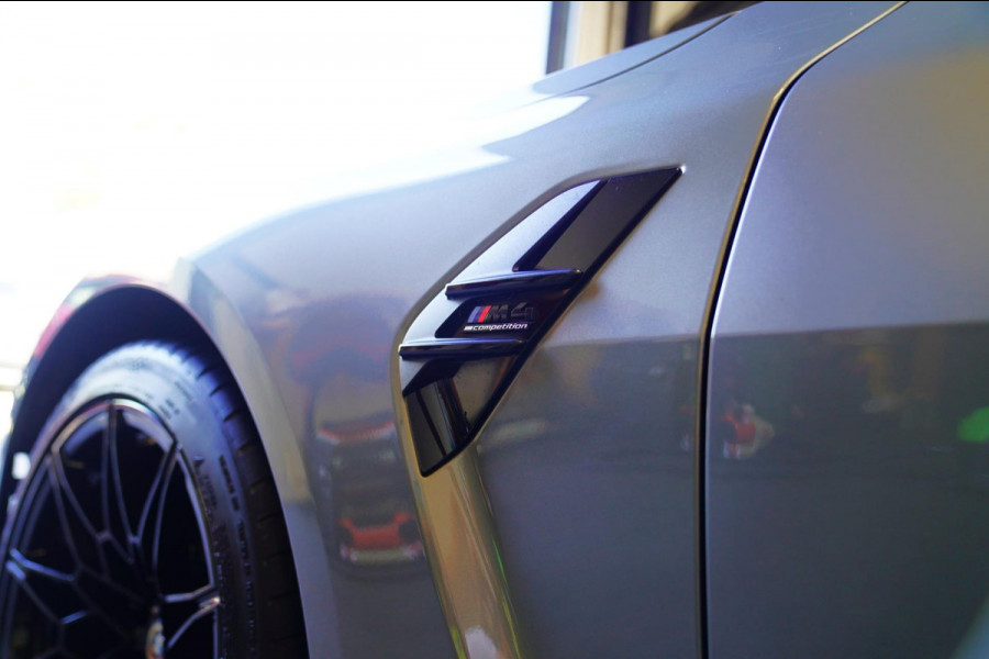 BMW 4 Serie Cabrio M4 xDrive Competition | Carbon | Keramisch | M Drivers Package | Stoelkoeling | 360 cam | HuD | Harman/Kardon |