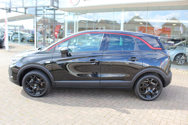 Opel Crossland 1.2-130pk Turbo GS Line. Sportieve en unieke auto ! Slechts 25.000km ! AGR stoelen, navigatie, telefoon voorbereiding., cruise cntrl, volautm. airco, metallic lak, 'Black-Red Line', LM wielen, Isofix etc.