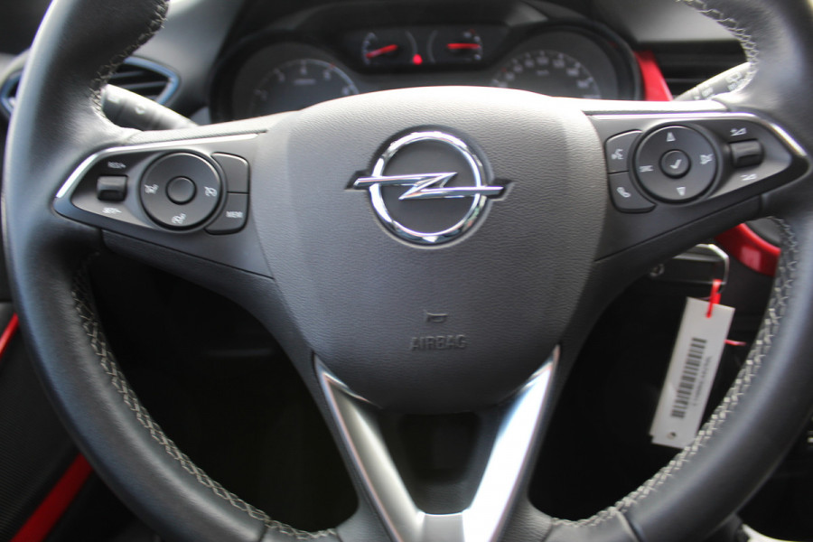 Opel Crossland 1.2-130pk Turbo GS Line. Sportieve en unieke auto ! Slechts 25.000km ! AGR stoelen, navigatie, telefoon voorbereiding., cruise cntrl, volautm. airco, metallic lak, 'Black-Red Line', LM wielen, Isofix etc.