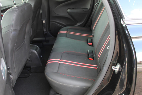 Opel Crossland 1.2-130pk Turbo GS Line. Sportieve en unieke auto ! Slechts 25.000km ! AGR stoelen, navigatie, telefoon voorbereiding., cruise cntrl, volautm. airco, metallic lak, 'Black-Red Line', LM wielen, Isofix etc.