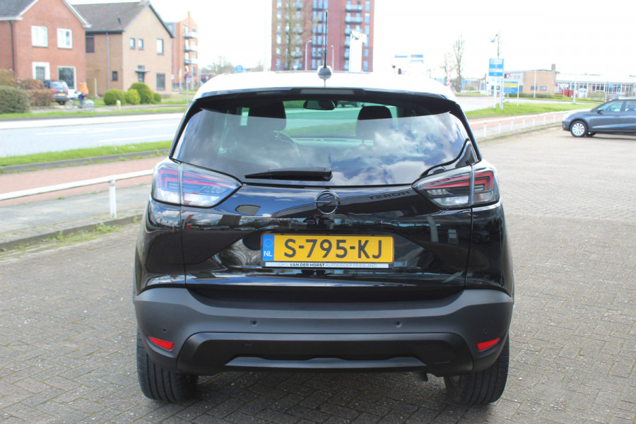 Opel Crossland 1.2-130pk Turbo GS Line. Sportieve en unieke auto ! Slechts 25.000km ! AGR stoelen, navigatie, telefoon voorbereiding., cruise cntrl, volautm. airco, metallic lak, 'Black-Red Line', LM wielen, Isofix etc.
