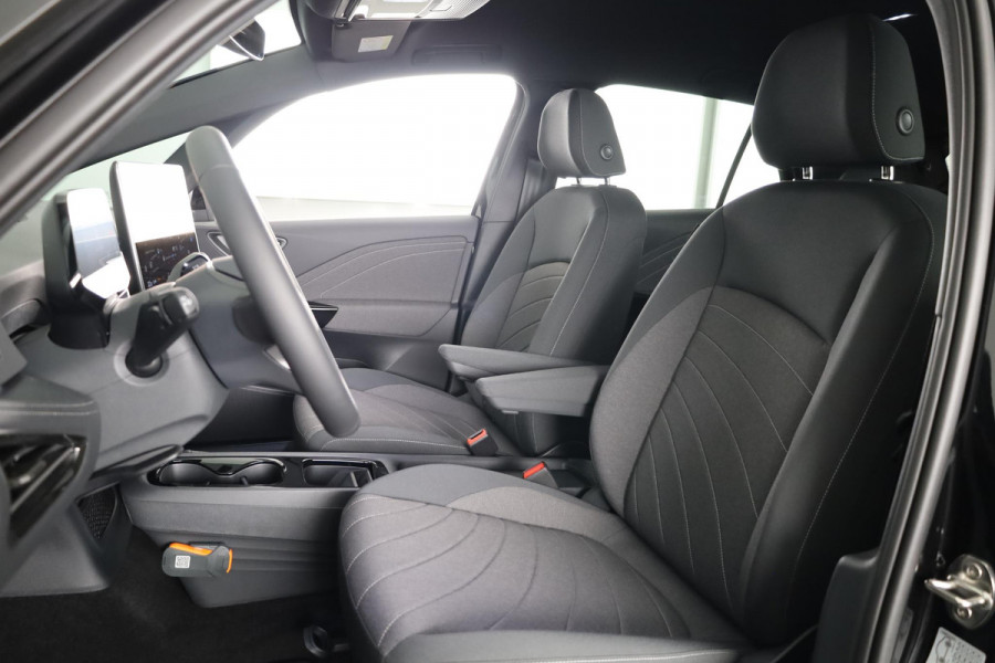Volkswagen ID.3 Pro Business 59 kWh | Navigatie | Parkeersensoren | Achteruitrijcamera | Adaptieve cruise control | Stoelverwarming |