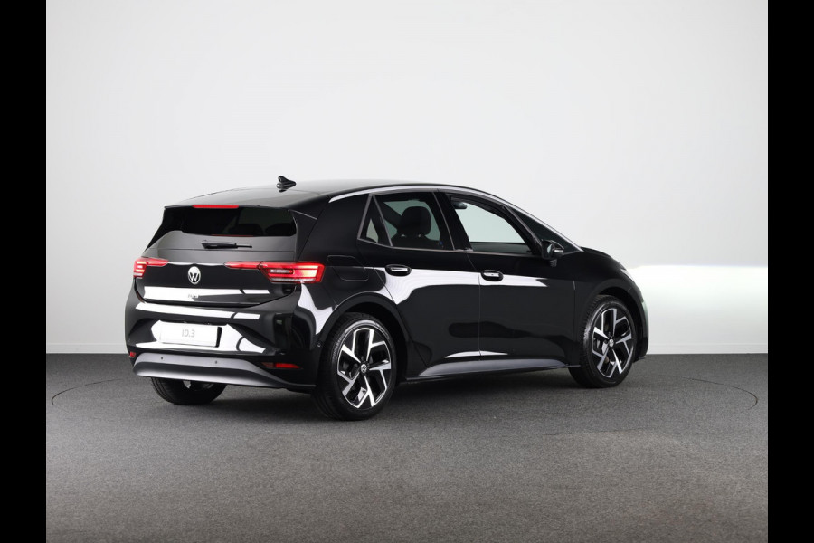 Volkswagen ID.3 Pro Business 59 kWh | Navigatie | Parkeersensoren | Achteruitrijcamera | Adaptieve cruise control | Stoelverwarming |