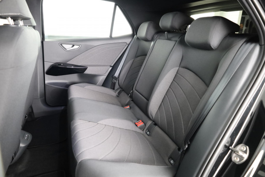 Volkswagen ID.3 Pro Business 59 kWh | Navigatie | Parkeersensoren | Achteruitrijcamera | Adaptieve cruise control | Stoelverwarming |