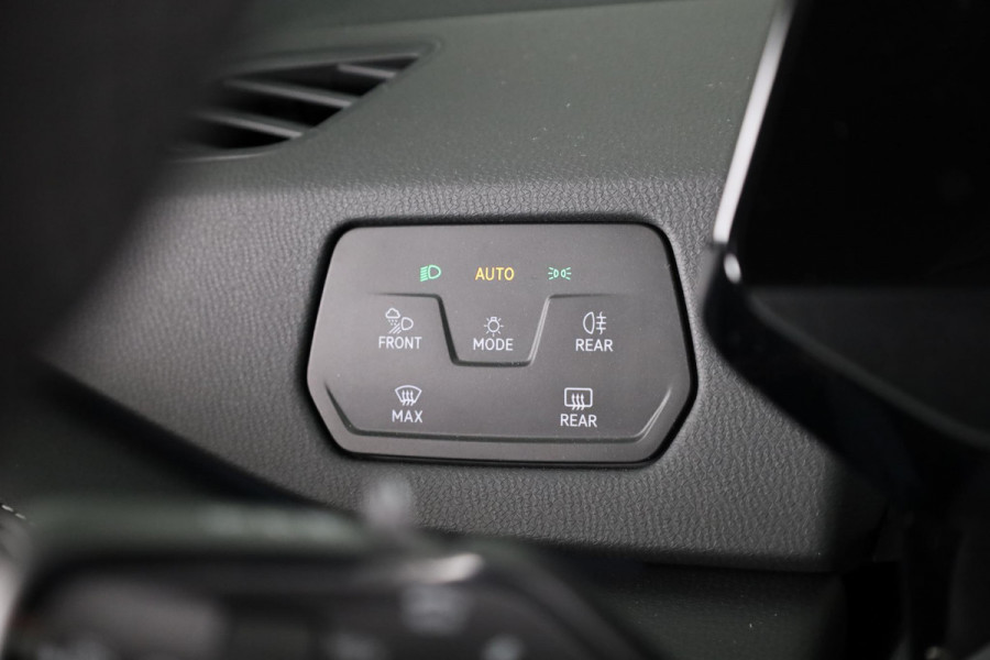 Volkswagen ID.3 Pro Business 59 kWh | Navigatie | Parkeersensoren | Achteruitrijcamera | Adaptieve cruise control | Stoelverwarming |