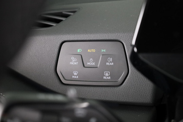 Volkswagen ID.3 Pro Business 59 kWh | Navigatie | Parkeersensoren | Achteruitrijcamera | Adaptieve cruise control | Stoelverwarming |