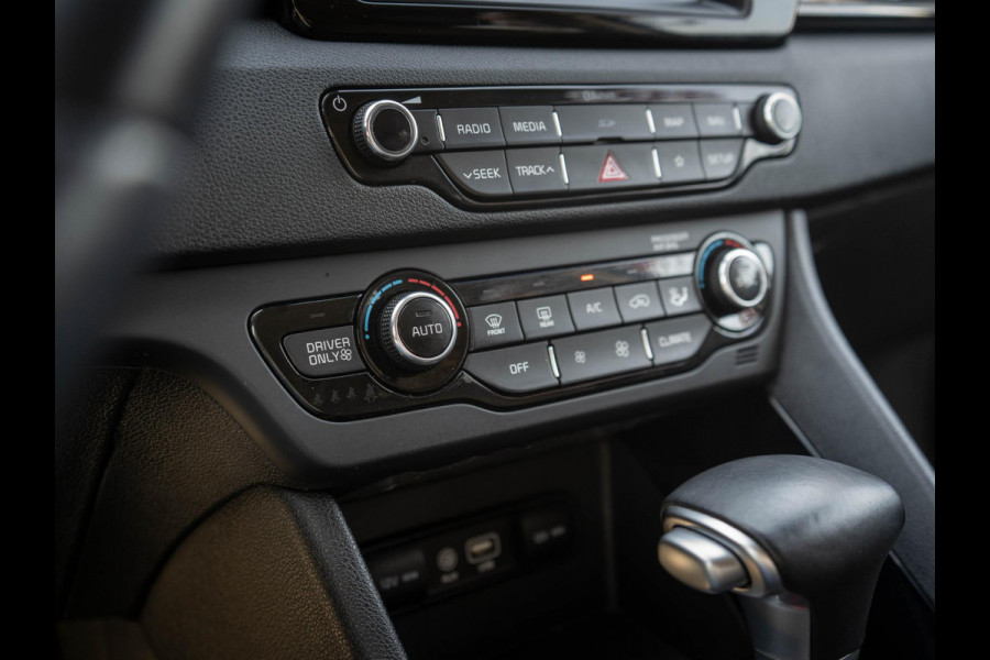 Kia Niro 1.6 GDi Hybrid Design Edition | Stoel en stuur verwarming | Trekhaak | 18 inch lichtmetalen velgen |