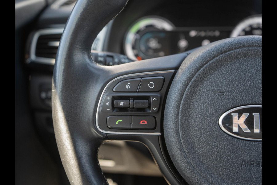 Kia Niro 1.6 GDi Hybrid Design Edition | Stoel en stuur verwarming | Trekhaak | 18 inch lichtmetalen velgen |