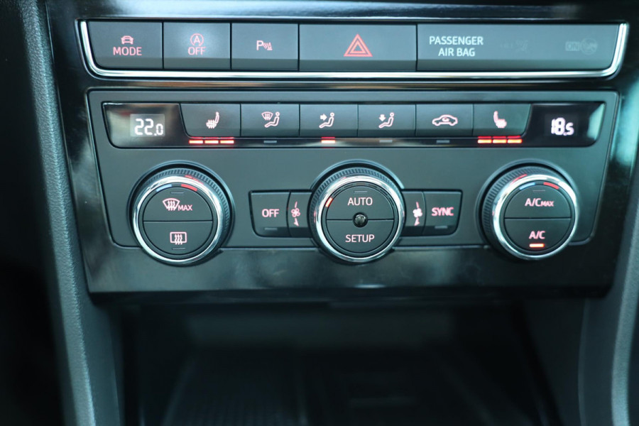Seat Leon 1.4 EcoTSI FR Business / AUT / Open Panoramadak / Camera / Navi / Cruise Control / Led / Pdc / Allu Velgen / Nette Staat