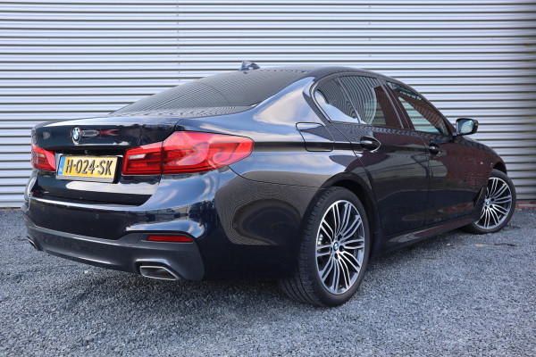 BMW 5 Serie 520i M-Sport High Executive Harman Kardon / Leder Dashboard / Camera / 19inch