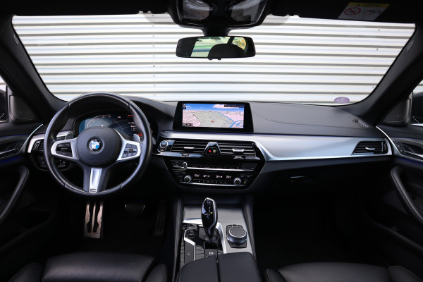 BMW 5 Serie 520i M-Sport High Executive Harman Kardon / Leder Dashboard / Camera / 19inch