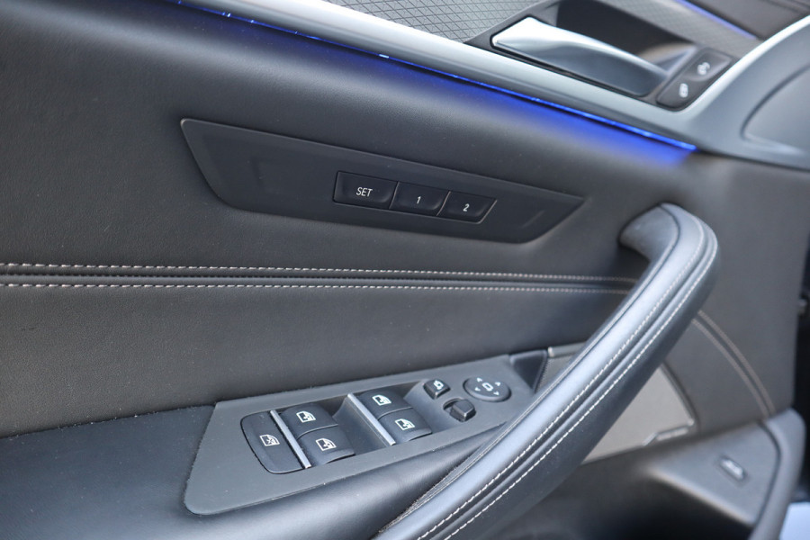 BMW 5 Serie 520i M-Sport High Executive Harman Kardon / Leder Dashboard / Camera / 19inch