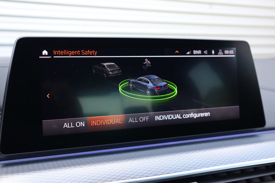 BMW 5 Serie 520i M-Sport High Executive Harman Kardon / Leder Dashboard / Camera / 19inch