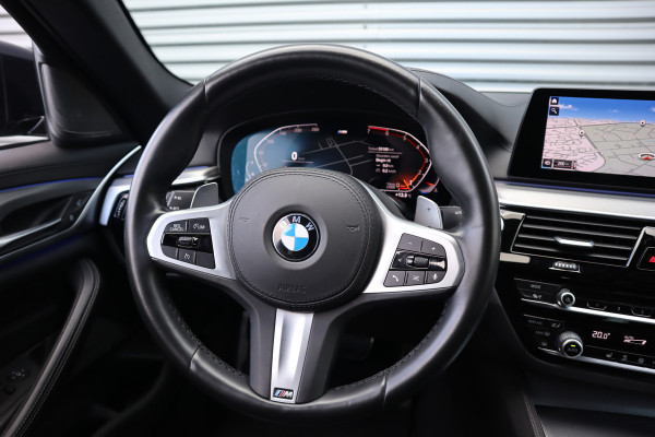 BMW 5 Serie 520i M-Sport High Executive Harman Kardon / Leder Dashboard / Camera / 19inch
