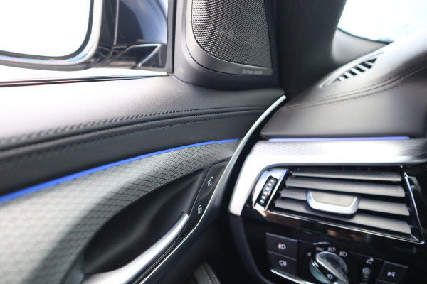 BMW 5 Serie 520i M-Sport High Executive Harman Kardon / Leder Dashboard / Camera / 19inch