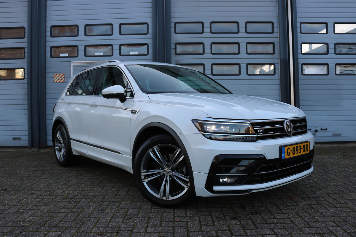 Volkswagen Tiguan 1.5 TSI ACT Highline R-line Autom Panodak Virtual cockpit Navi Led T-haak Bj:2020 Volkswagen Tiguan 1.5 TSI ACT Highline R-line Autom Panodak Virtual cockpit Navi Led T-haak Bj:2020