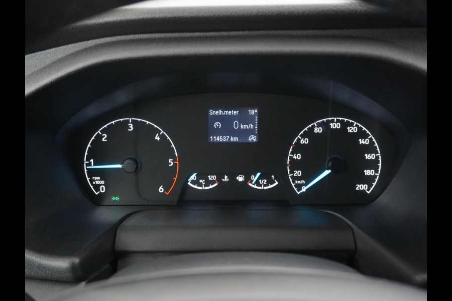 Ford Transit Custom 2.0TDCI 130PK 3-persoons Airco PDC Trekhaak Cruise-Controle Adaptieve bochtverlichting Voorruit Verwarmbaar Betonplex Schuifdeur Projector-koplamp mistlampen regen-/lichtsensor Zeer Compleet! EURO 6 385Nm 2.500kg Trekvermogen!