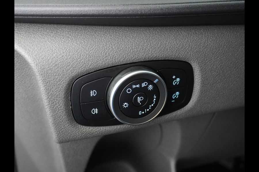Ford Transit Custom 2.0TDCI 130PK 3-persoons Airco PDC Trekhaak Cruise-Controle Adaptieve bochtverlichting Voorruit Verwarmbaar Betonplex Schuifdeur Projector-koplamp mistlampen regen-/lichtsensor Zeer Compleet! EURO 6 385Nm 2.500kg Trekvermogen!