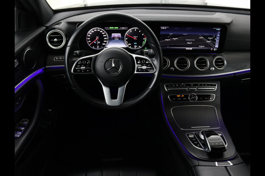 Mercedes-Benz E-Klasse 300de Luxury | Nappaleder | Luchtvering | Adaptive cruise | Carplay | 360 camera | Stoel & achterbankverwarming | Sfeerverlichting | DAB | Navigatie | Widescreen