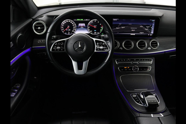 Mercedes-Benz E-Klasse 300de Luxury | Nappaleder | Luchtvering | Adaptive cruise | Carplay | 360 camera | Stoel & achterbankverwarming | Sfeerverlichting | DAB | Navigatie | Widescreen