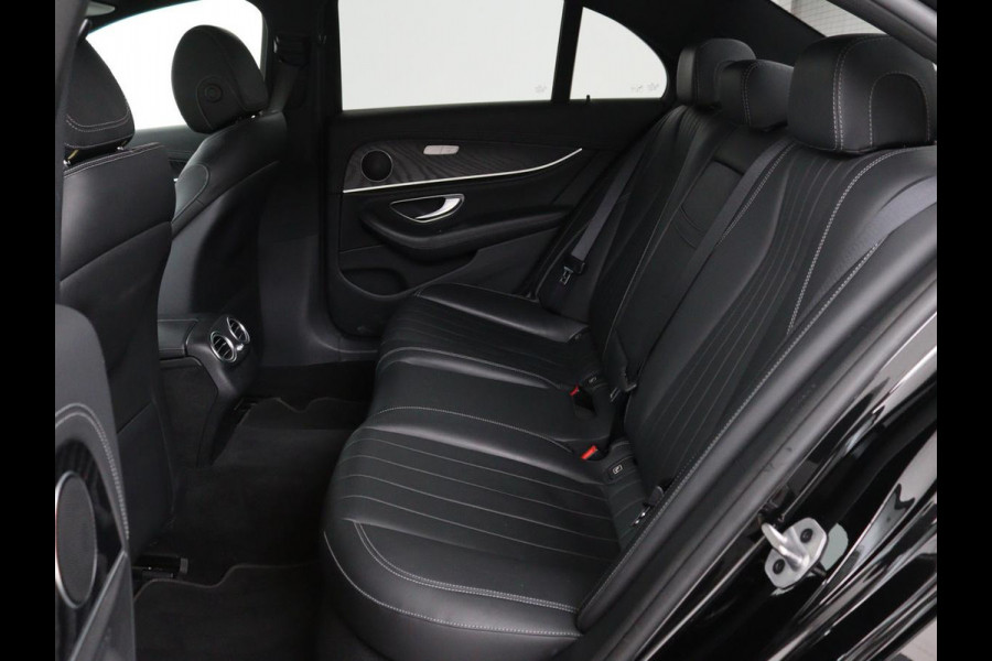 Mercedes-Benz E-Klasse 300de Luxury | Nappaleder | Luchtvering | Adaptive cruise | Carplay | 360 camera | Stoel & achterbankverwarming | Sfeerverlichting | DAB | Navigatie | Widescreen