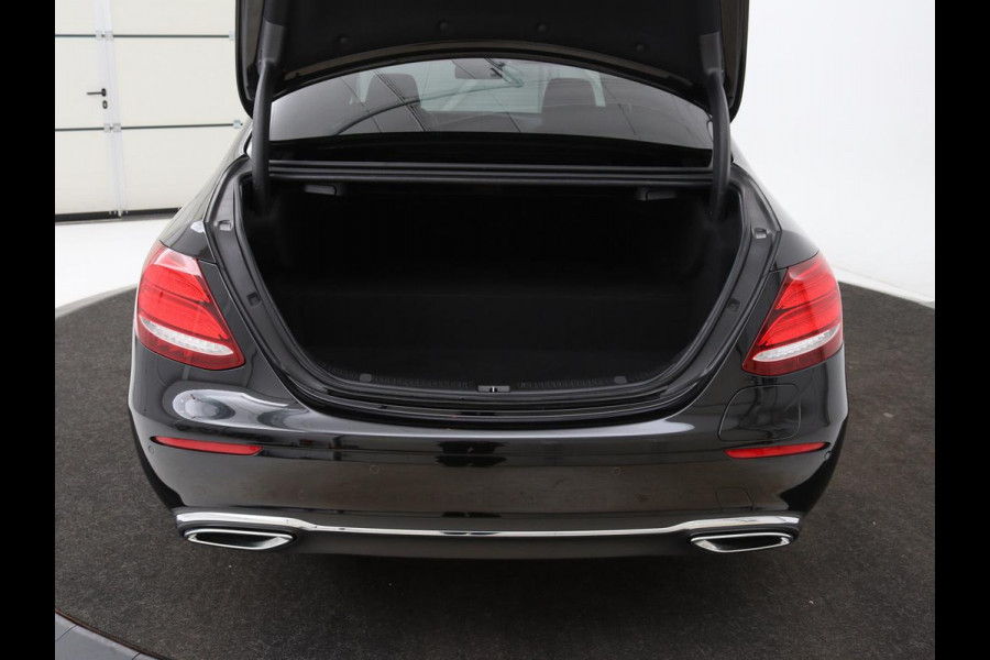 Mercedes-Benz E-Klasse 300de Luxury | Nappaleder | Luchtvering | Adaptive cruise | Carplay | 360 camera | Stoel & achterbankverwarming | Sfeerverlichting | DAB | Navigatie | Widescreen